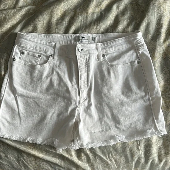 Vineyard Vines Outlet white denim frayed hem shorts sz31 -worn once! - Picture 1 of 2
